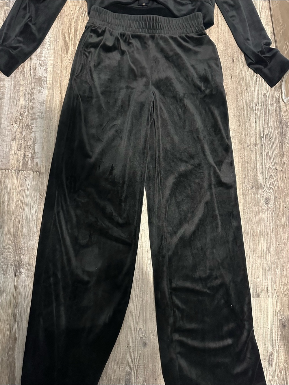 Cropped Velour Set - Picture 3 of 5